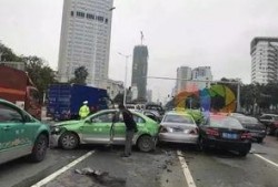 珠海爆料最新车祸,多车连环相撞，现场情况紧急！